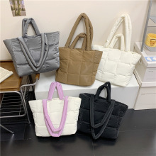 新款羽绒托特包女大容量云朵包尼龙布包韩国棉服包格子手提单肩包