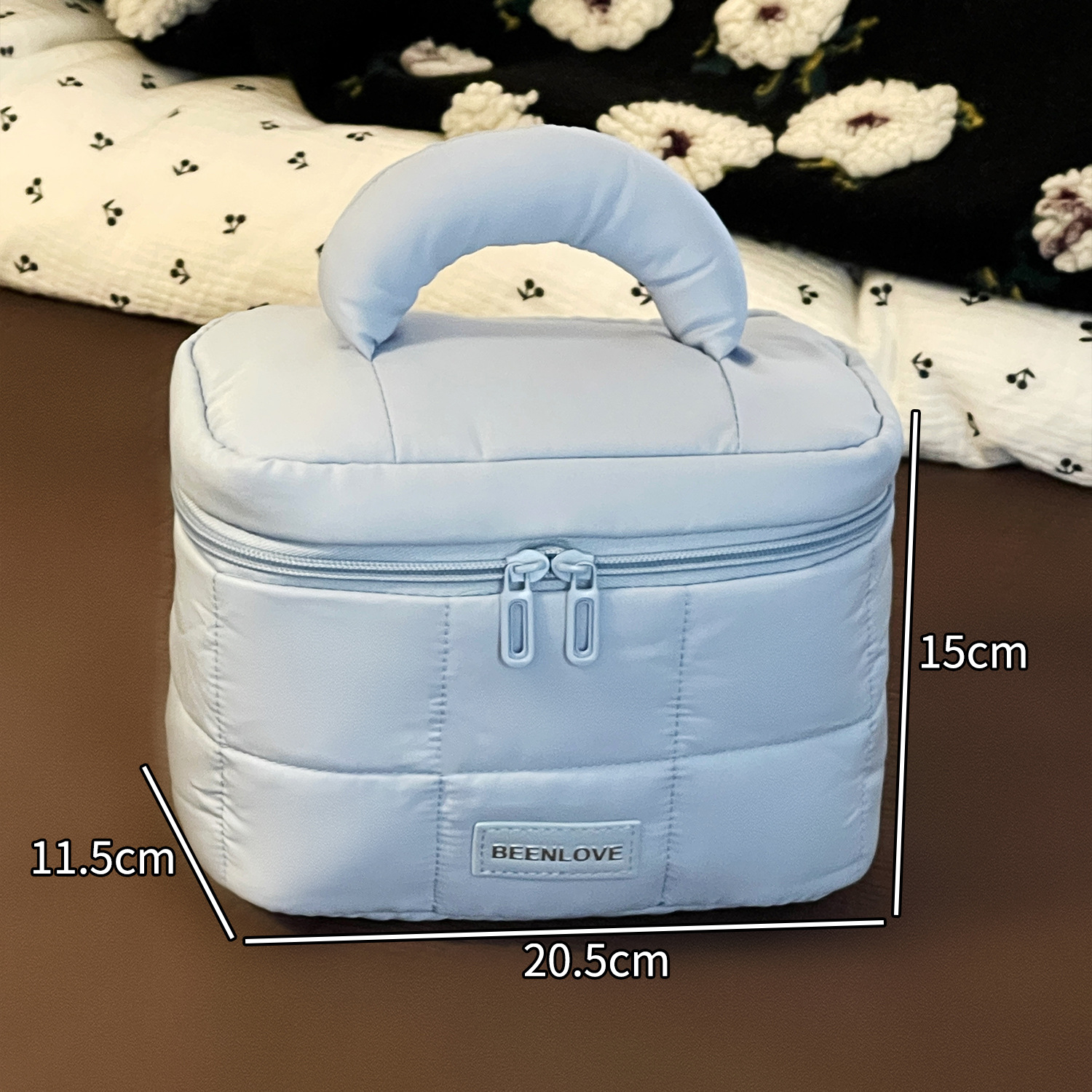 2025 nueva bolsa de maquillaje portátil de moda bolsa de almacenamiento de artículos de maquillaje para el cuidado de la piel bolsa de lavado de mano de gran capacidad