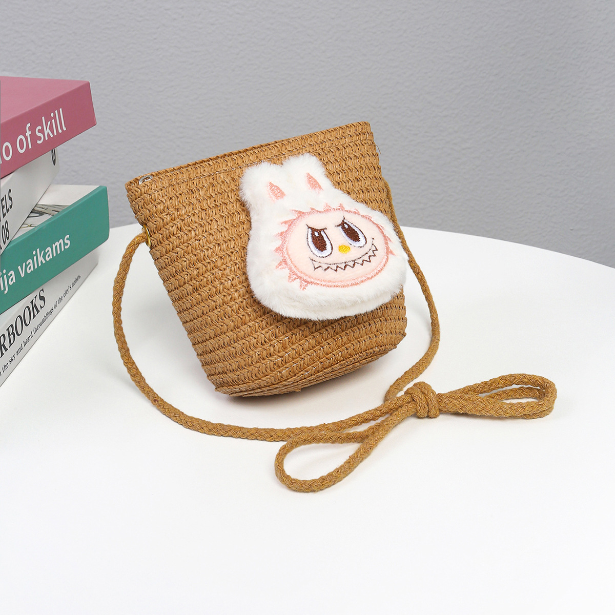 Cartoon adorable mochila de tela de tela de tela infantil hecha a mano creativa tejida de paja transpirable mini niñas mochila de tramo oblicuo