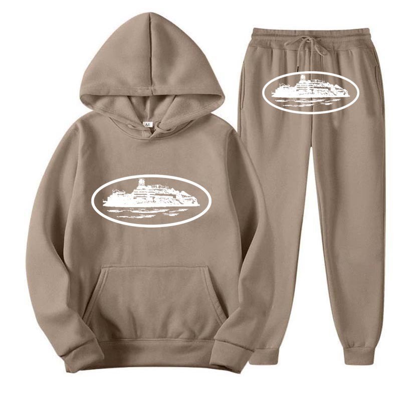 2024 exportación transfronteriza suministro especial venta caliente de moda casual hombre y mujer con sombrero y camiseta de terciopelo conjunto deportivo