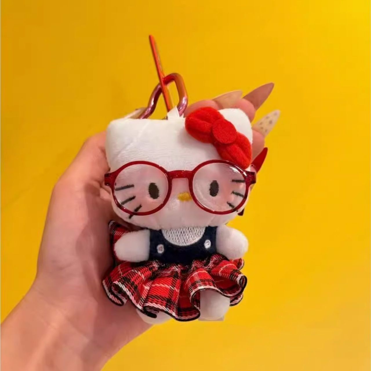 Red plaid skirt KT with glasses 12cm