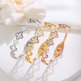 �r���U�����~���Nؐ�����CŮ�ļ��p�ݸ߼��в���ɫ�֭h������l