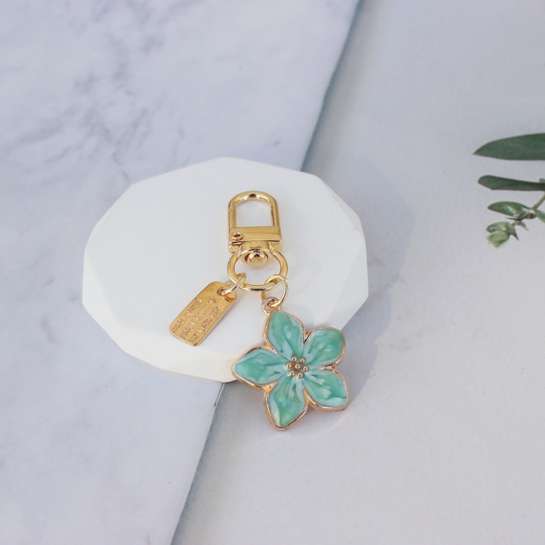 Nueva venta caliente transfronteriza, estilo caliente, flor de cinco hojas coreana, flor de pera, colgante, llavero, bolso Zou Ju, colgante, regalo pequeño