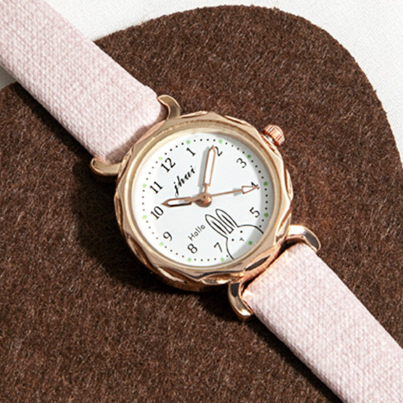 Small dial, diamond-shaped, cute rabbit design, suitable for middle and high school students, Instagram style, elegant women's wristwatch.