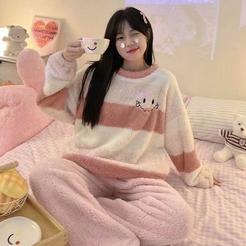 Flannel pajamas for women, cartoon style, suitable for autumn and winter, cartoon long-sleeved turtleneck home sets, coral velvet sets, suitable for export and wholesale, multiple styles available.
