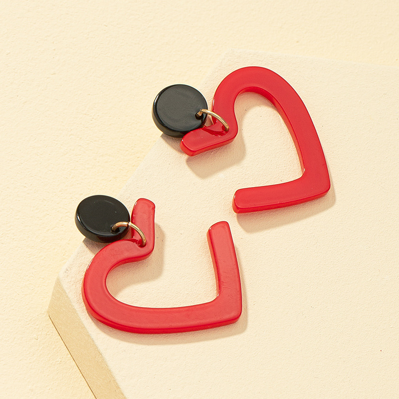 Boucles D&#39;oreilles En Forme De Coeur En Acrylique Rouge display picture 1