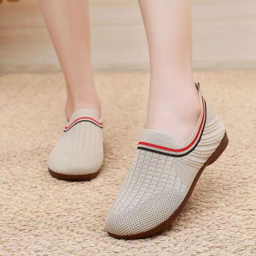 Spring and Autumn new style non-slip slip-on soft-soled mom's shoes fashionable fly-knit breathable versatile lazy shoes for women