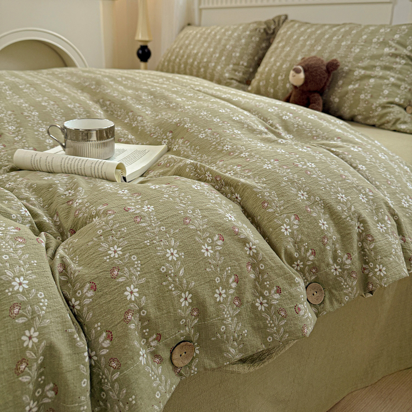 Classe A algodón bruto lino de cuatro piezas retrógrado botones de flores sábanas de algodón cubierta de cama de tres piezas conjunto de ropa de cama