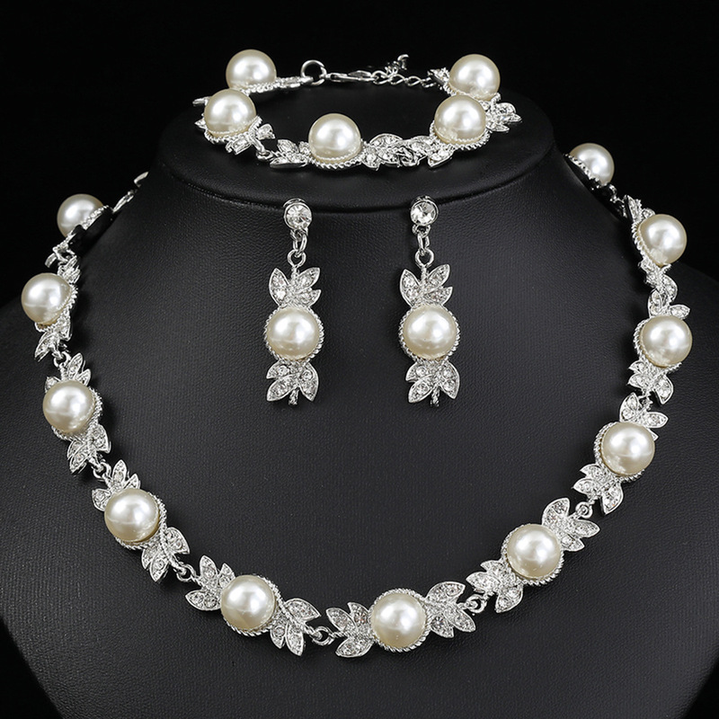 Light Luxury Niche European and American Vintage Fashion Pearl Necklace suit Clavicle Necklace Bridal Accessories Cross Border Jewelry Bracelet
