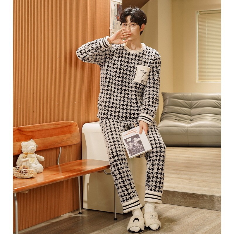 Pijamas de hombre de invierno de los hombres de lana de coral engrosada de lana forrada de franela de dibujos animados de invierno más el tamaño de ropa para el hogar Otoño e Invierno