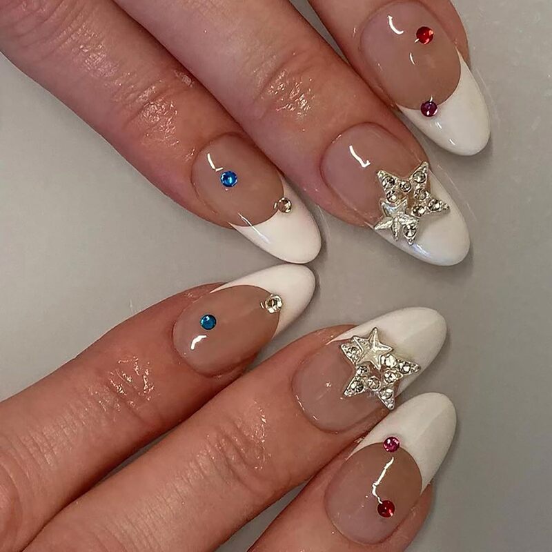 French Tip Press on Nails Short Almond False Nails Naked Pink False Nails with Stars Rhinestones