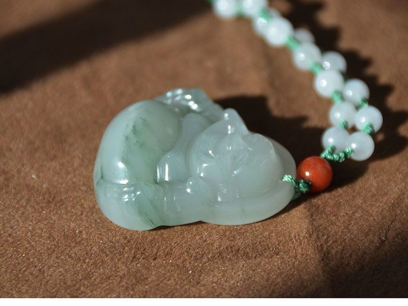 智贝详情图_6新疆天然金丝玉天山翠带翠宝石光细料笑佛吊坠38