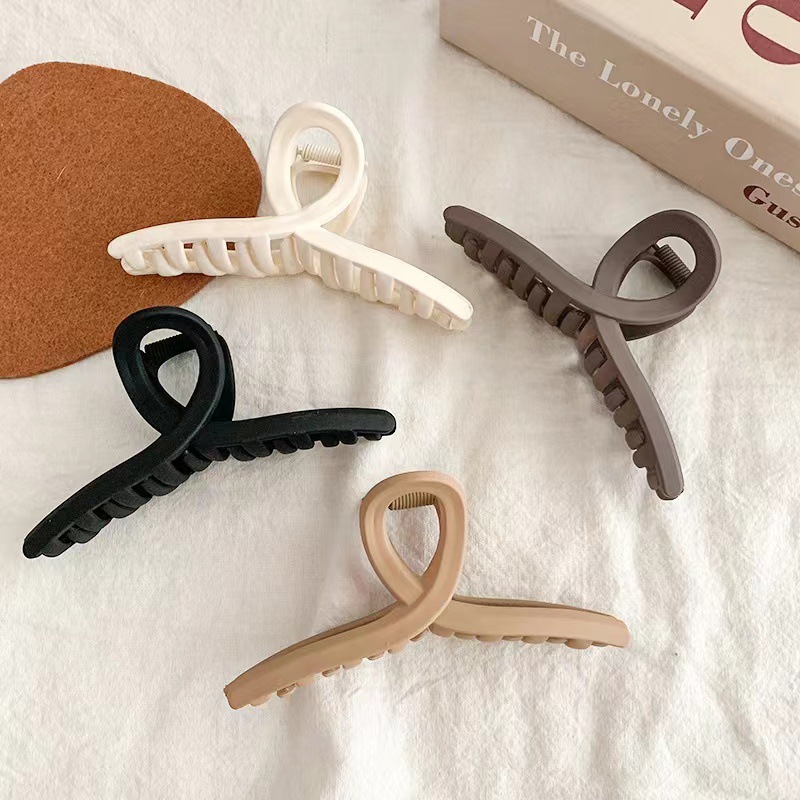 Hair Clip 2026 New Spring/Summer High-End Cross Hair Clip Matte French Retro Fishtail Clip Medium-Sized Hair Clip