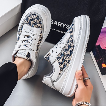 Zapatillas de deporte de moda de nicho Four Seasons Nuevos zapatos casuales Zapatos deportivos bajos de moda para hombres Zapatos blancos para estudiantes coreanos