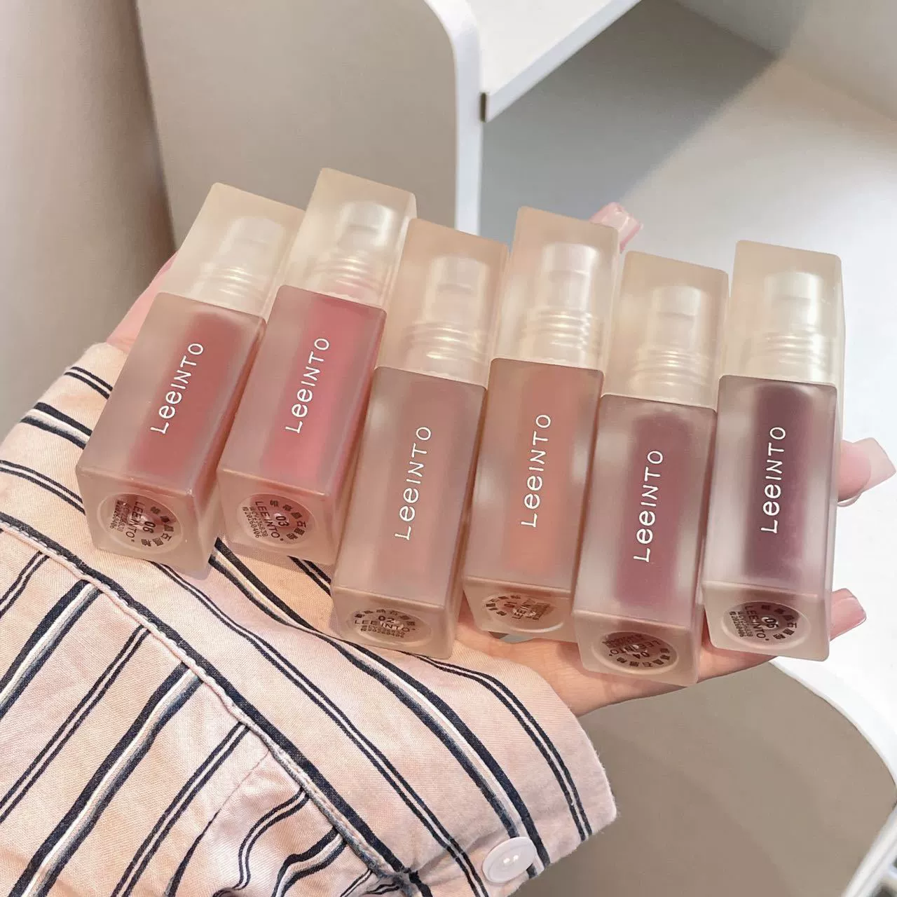 LEEINTO занавес лонжерон губная глазурь матовый туман, бархатный цвет, натуральный обнаженный цвет, легко окрашенные губы грязь оптом