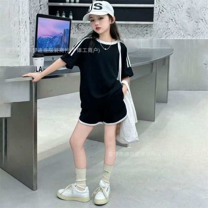 Trajes para niños y niñas verano 2025 nuevo estilo estilo occidental, pantalones cortos de manga corta para estudiantes universitarios, traje casual de verano de dos piezas
