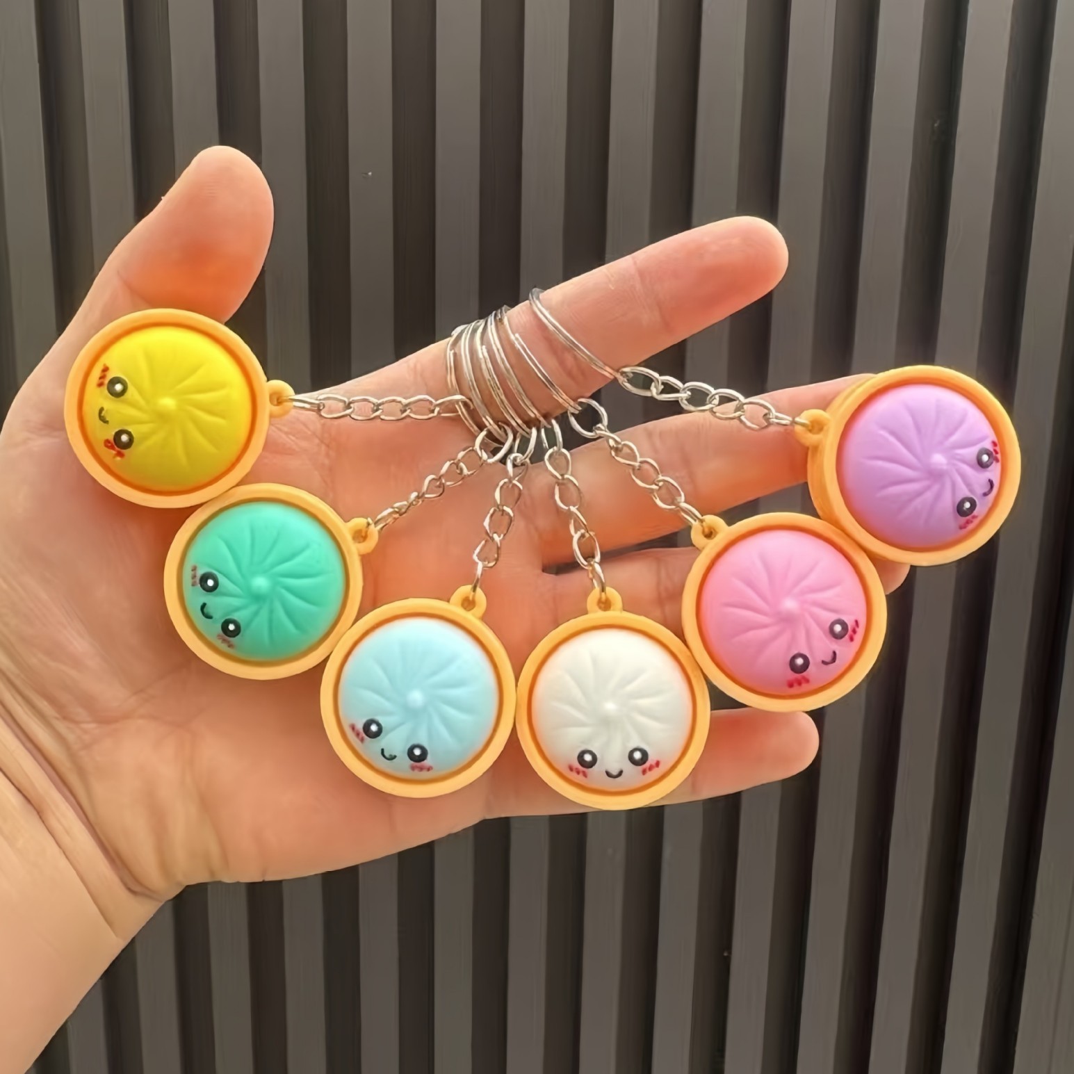 Explosiones transfronterizas creativas bolsas de jaula llaveras PVC accesorios muñecas de goma blanda bolsas de pareja colgantes bolos de simulación