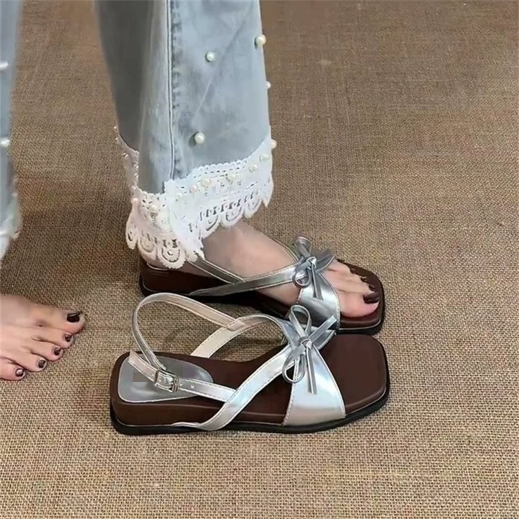 Sandalias de tacón grueso con una sola palabra francesa para mujeres 06 nueva ropa exterior de verano con falda de dedos descubiertos sandalias romanas