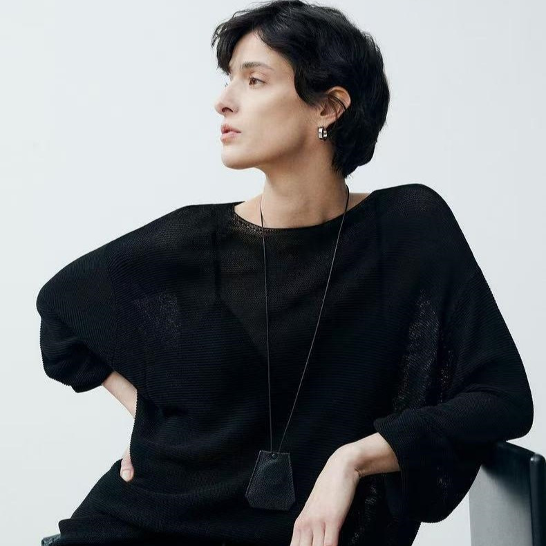 Lightweight and Breathable Row-Style Loose-Fitting Semi-Sheer Knitwear with a Velvet Texture Reimagines Minimalist Women's Fashion