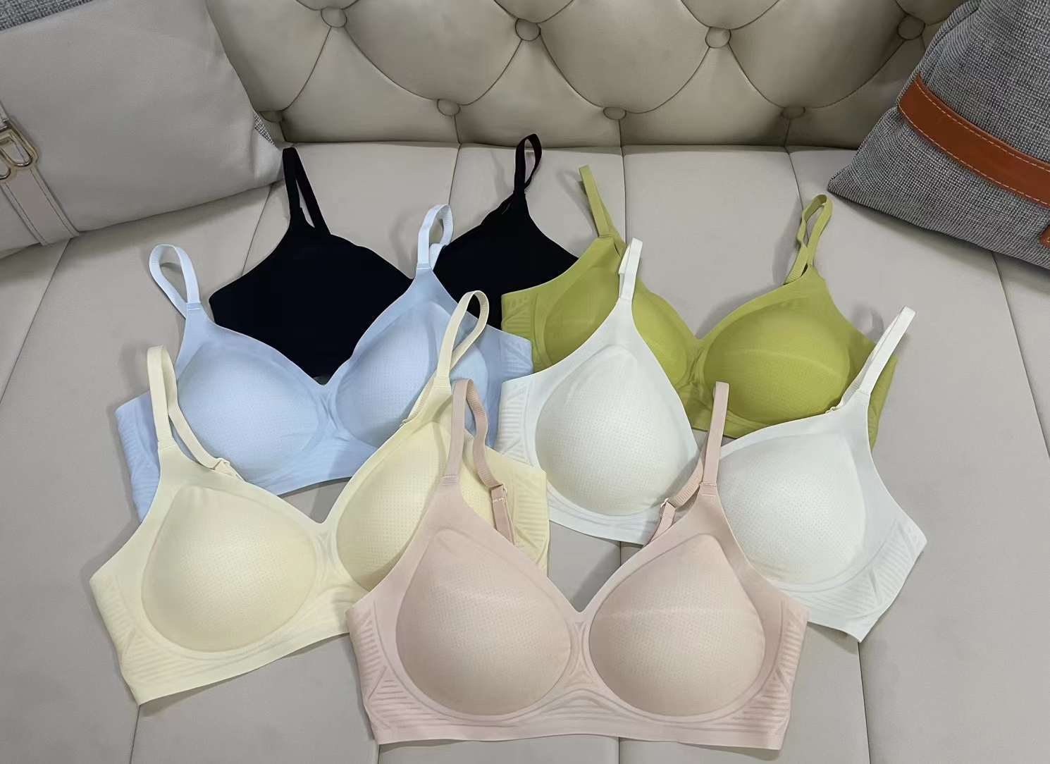Nueva taza de látex sin marcas de alta calidad, chaleco de dama sin anillo de acero, bra de yoga, ropa interior deportiva, mujer al por mayor