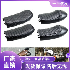 オートバイはレトロな機関車の座布団を改造します。