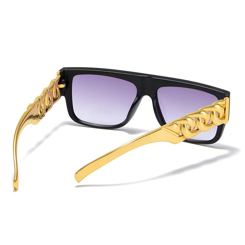 Óculos de sol punk na moda com grandes correntes douradas_voghion.com