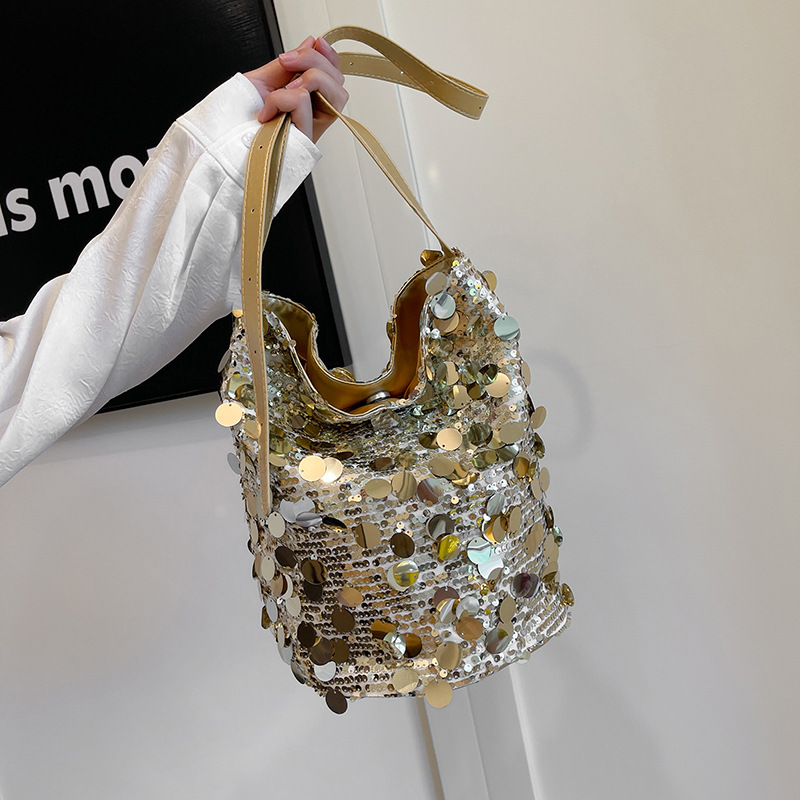 Bolsa de sequillas de verano para mujeres 2024 nueva moda de alto valor, bolso de cubo, bolso de mochila de moda casual de gran capacidad