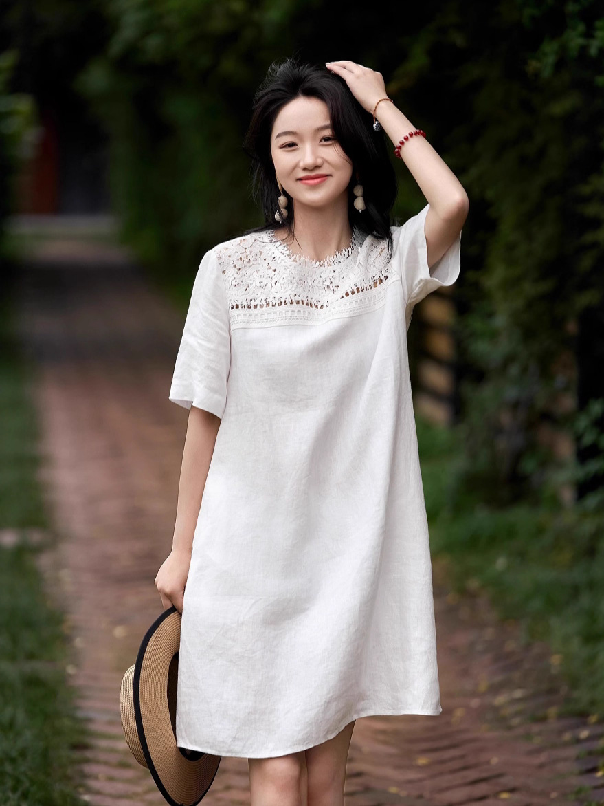 Váy linen trắng dáng suông cổ tròn đa năng — trắng