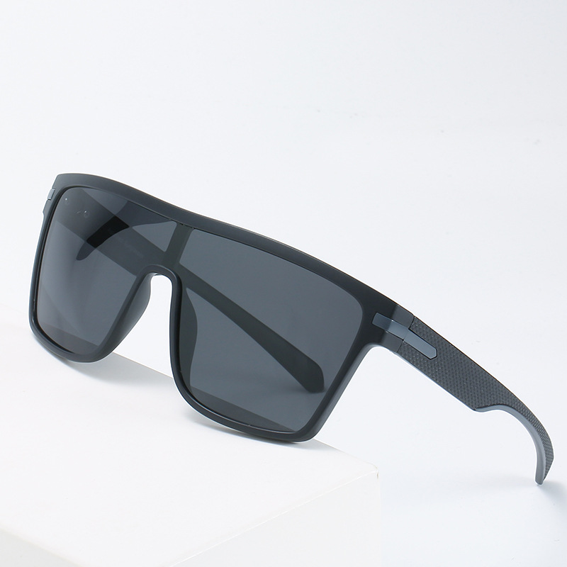 Fashionable trend sunglasses for men and women