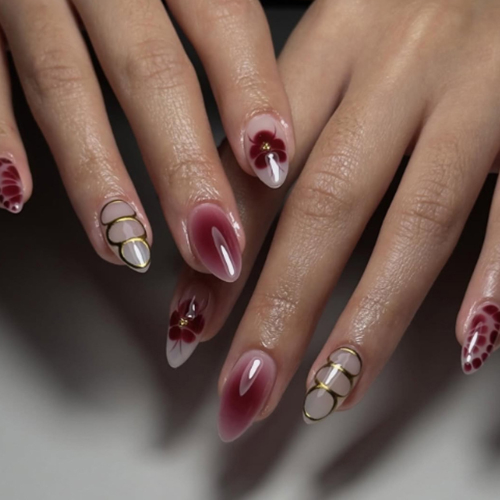 Venta caliente transfronteriza uñas de uñas rosadas y moradas flores retro uñas postizas repetibles 24 piezas de uñas portátiles de diamantes al por mayor
