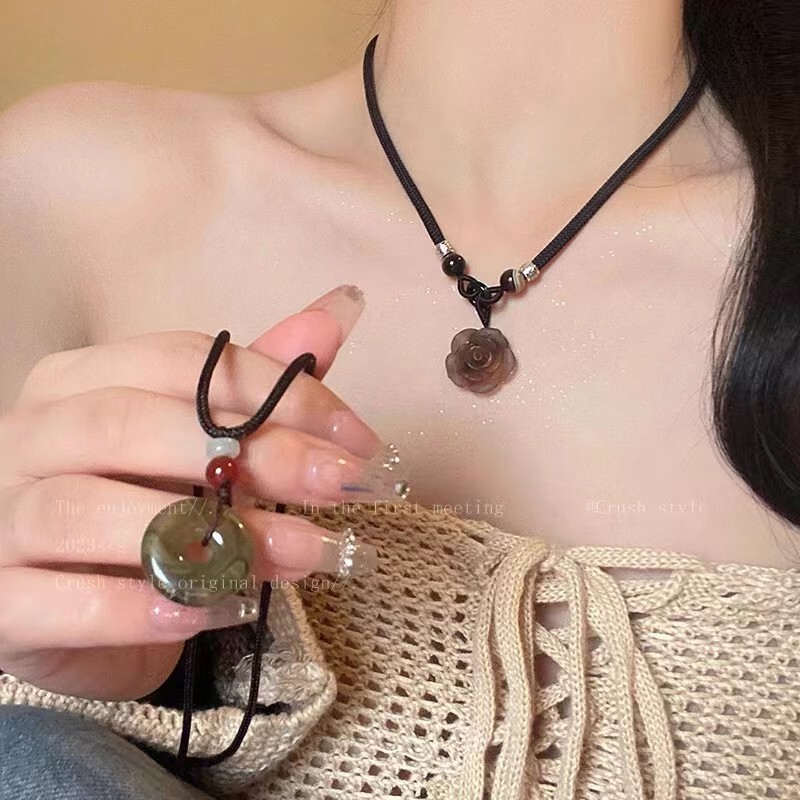 New Chinese Style Camellia Pendant Braided Necklace for Women, National Fashion Temperament, Versatile Fashion Design, New Clavicle Chain