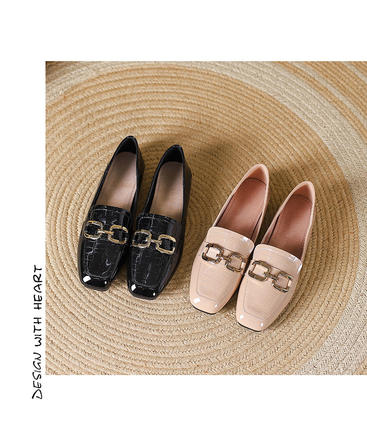 Άνοιξη και φθινόπωρο νέα φλατ παπούτσια γυναικεία κορεατική έκδοση λουστρίνι μαύρα μικρά δερμάτινα παπούτσια μόδας τετράγωνο δάχτυλο μεταλλική πόρπη παπούτσια Huidong χονδρική_voghion.com