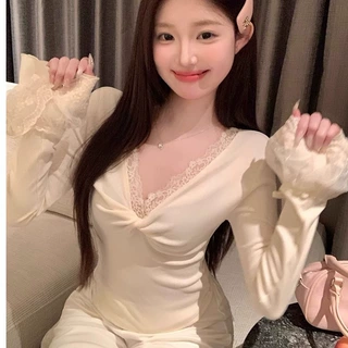 蕾丝花边v领纽扣正肩长袖t恤女秋季纯欲风高级感保暖内搭打底上衣