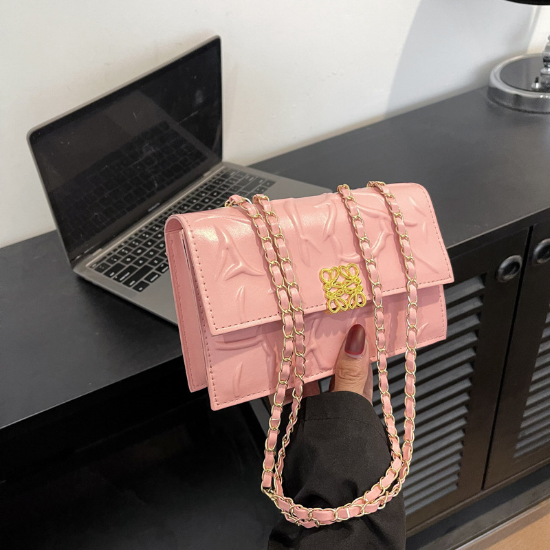 2023 verano textura pequeña bolsa cuadrada Bolsa de mensajero de hombro de cadena elegante de las mujeres de moda de este año