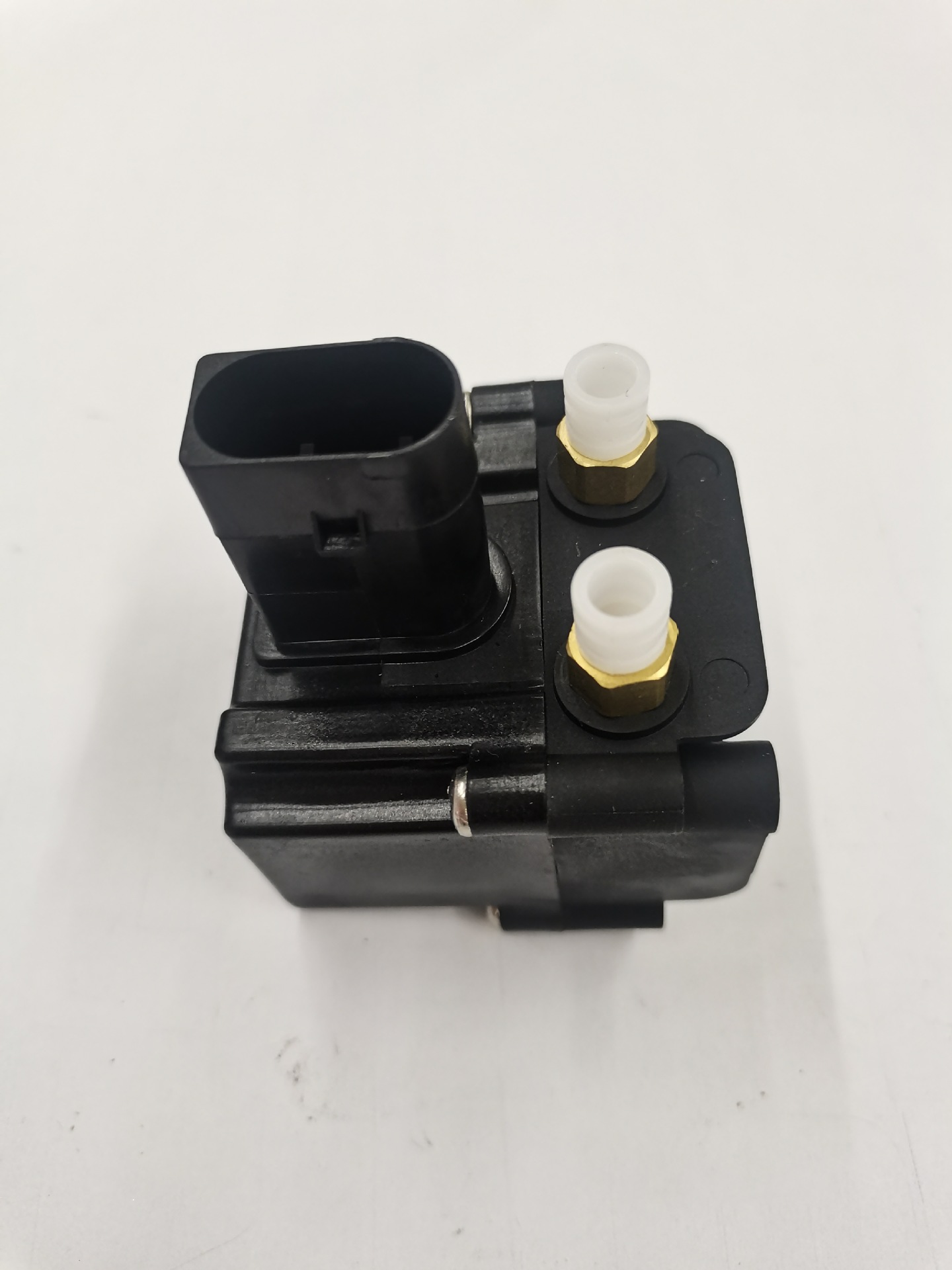 37206789937 distribution valve is suitable for BMW E70 shock absorber valve 37206859714, sourced from the original manufacturer