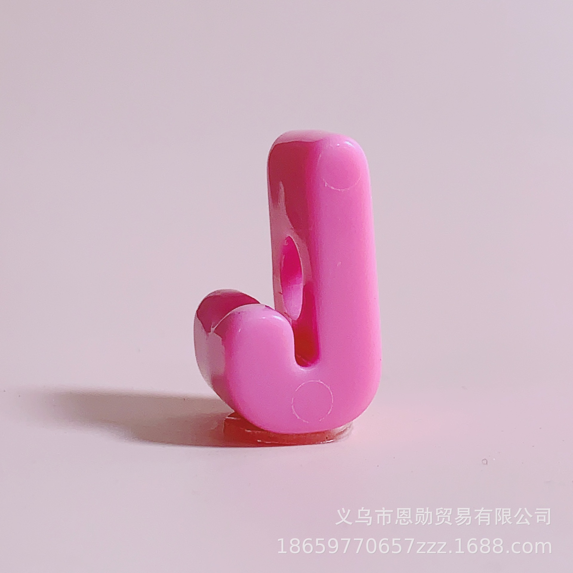J (pink)