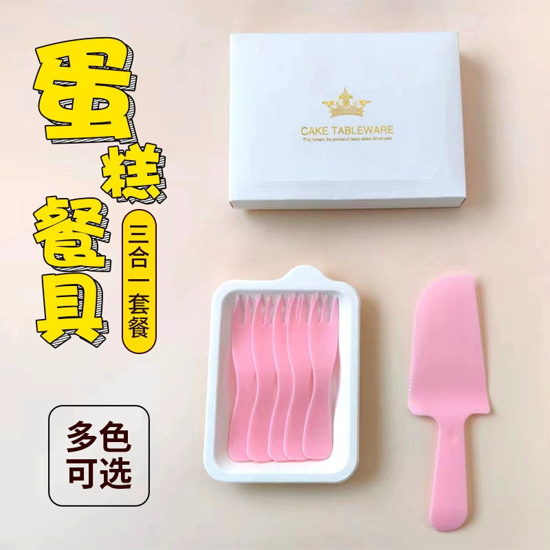 Оптовая продажа одноразовой посуды из бумажной массы и пластика: тарелки, ножи, вилки, приборы для торта, для кондитерских и праздничных мероприятий.