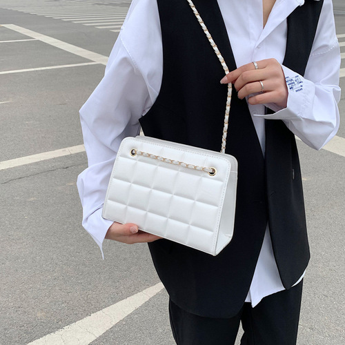 Square grid embossed chain bag, trendy casual single shoulder crossbody bag, stylish minimalist retro small square bag