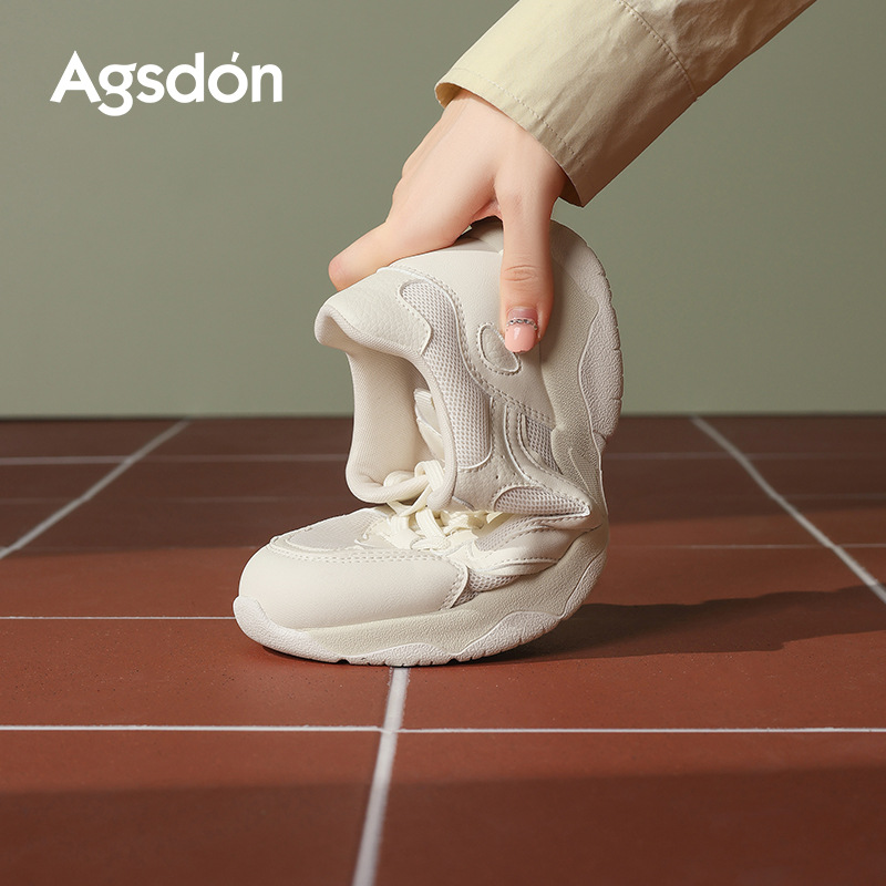 Zapatos de montaña para mujeres 2025 nuevos zapatos de montaña al aire libre de otoño con suela gruesa zapatos deportivos casuales blancos pequeños