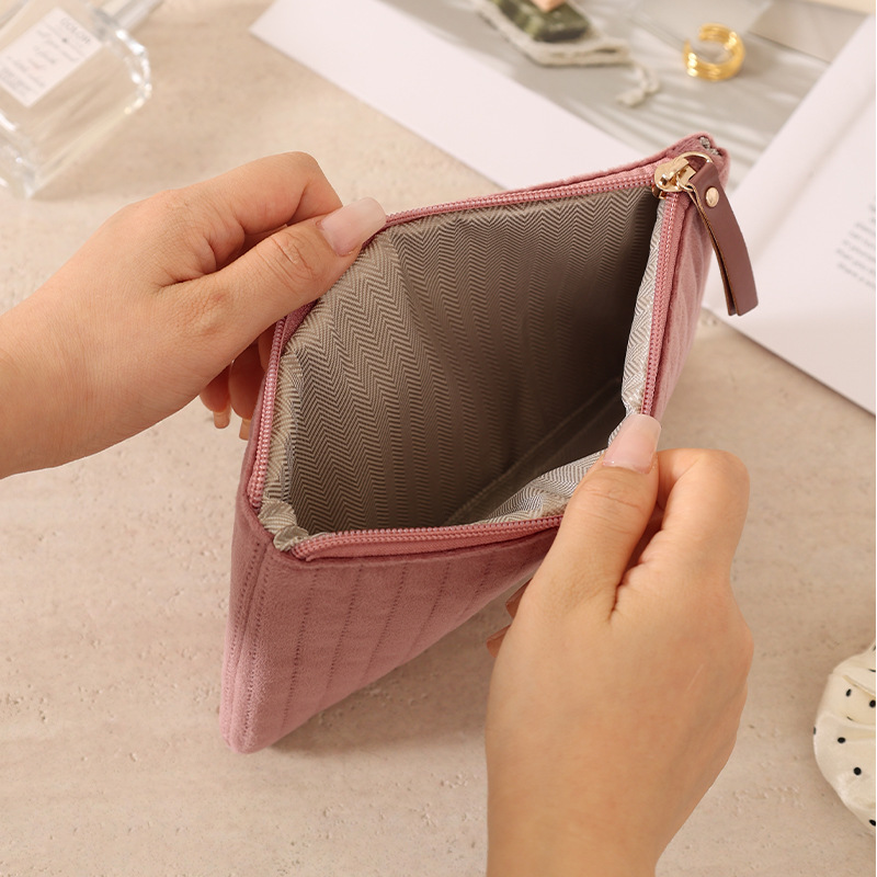 Nuevo paquete de maquillaje de terciopelo holandés transfronterizo de gran capacidad portátil para mujeres de alto valor de cosméticos de cuidado de la piel estriados bolsa de almacenamiento