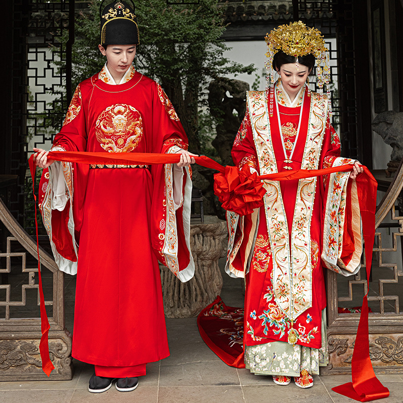 2025 New Ming-Style Wedding Dress Hanfu Phoenix Crown and Robe Full Set Ancient Wedding Gown with Long Train and Intricate Embroidery