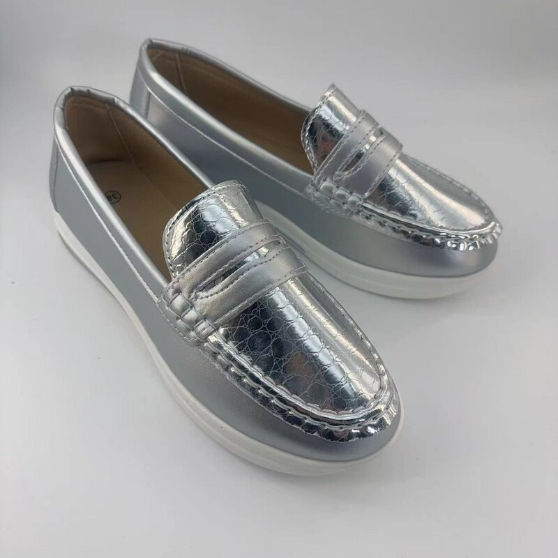 Foreign trade large size 2023 spring new European and American casual shoes sports zipper women's lazy low-top shoes cross-border spot