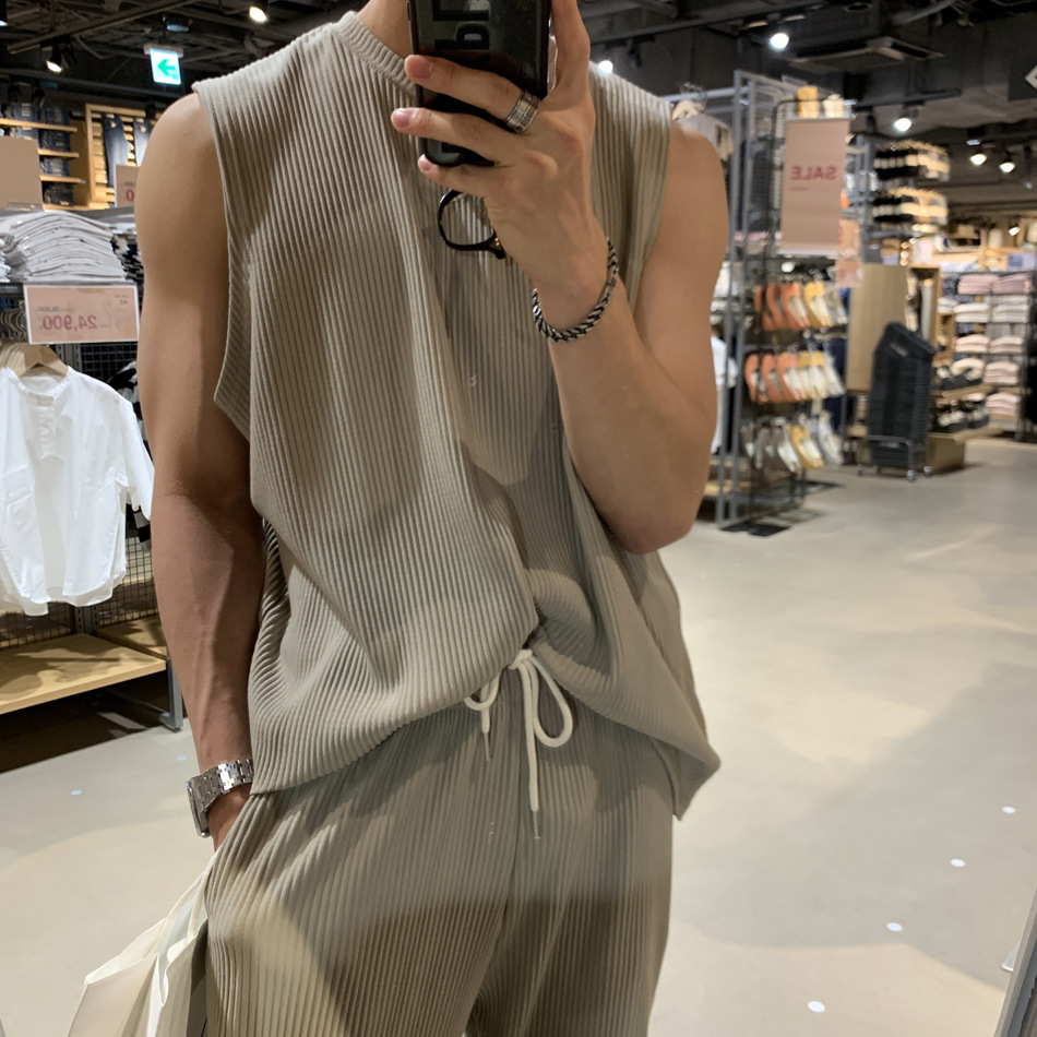 American-style men's sleeveless sports vest and T-shirt set, trendy fitness summer vest, cool and stylish training shirt that shows off muscles.