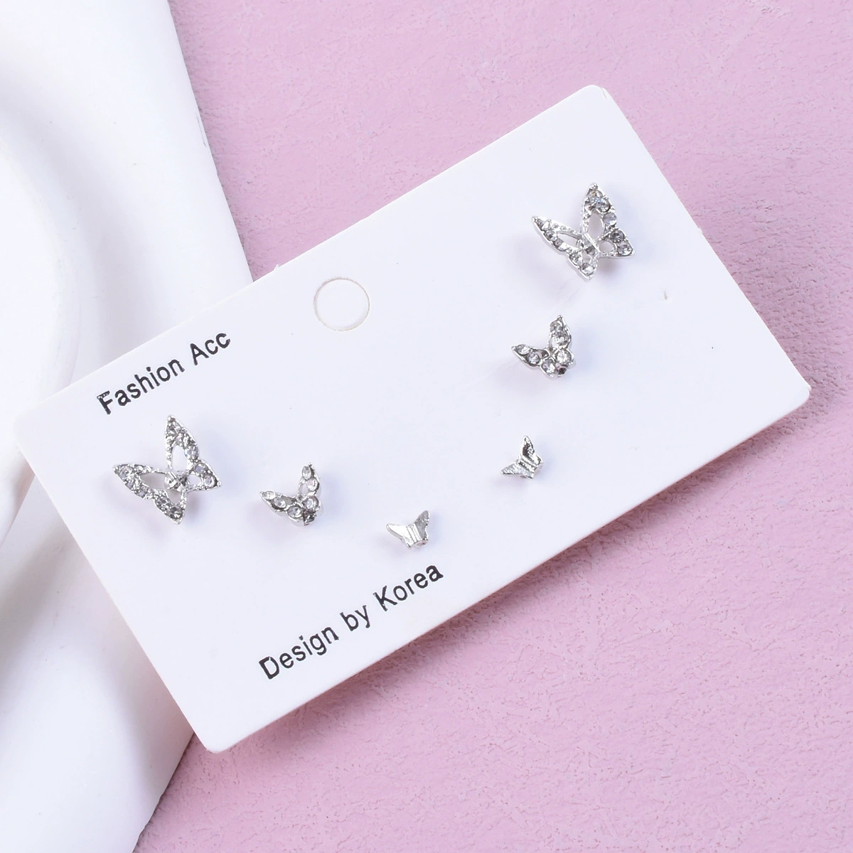 С 작은 design earrings with zircon, city style