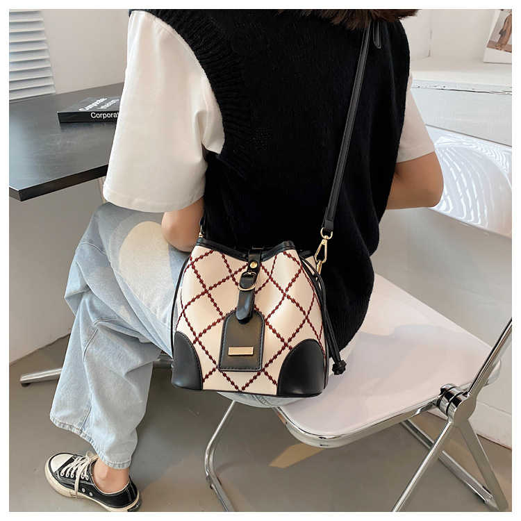 Korean Fashion Checkered Pattern Messenger Bucket Bag display picture 7