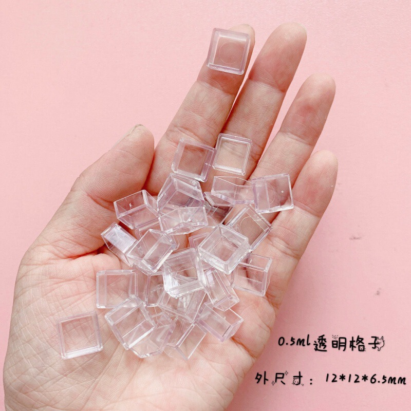 水彩分注箱分注./.// ミリリットルのプラスチックは、単一の固体水彩顔料の小さな国境を越えている|undefined