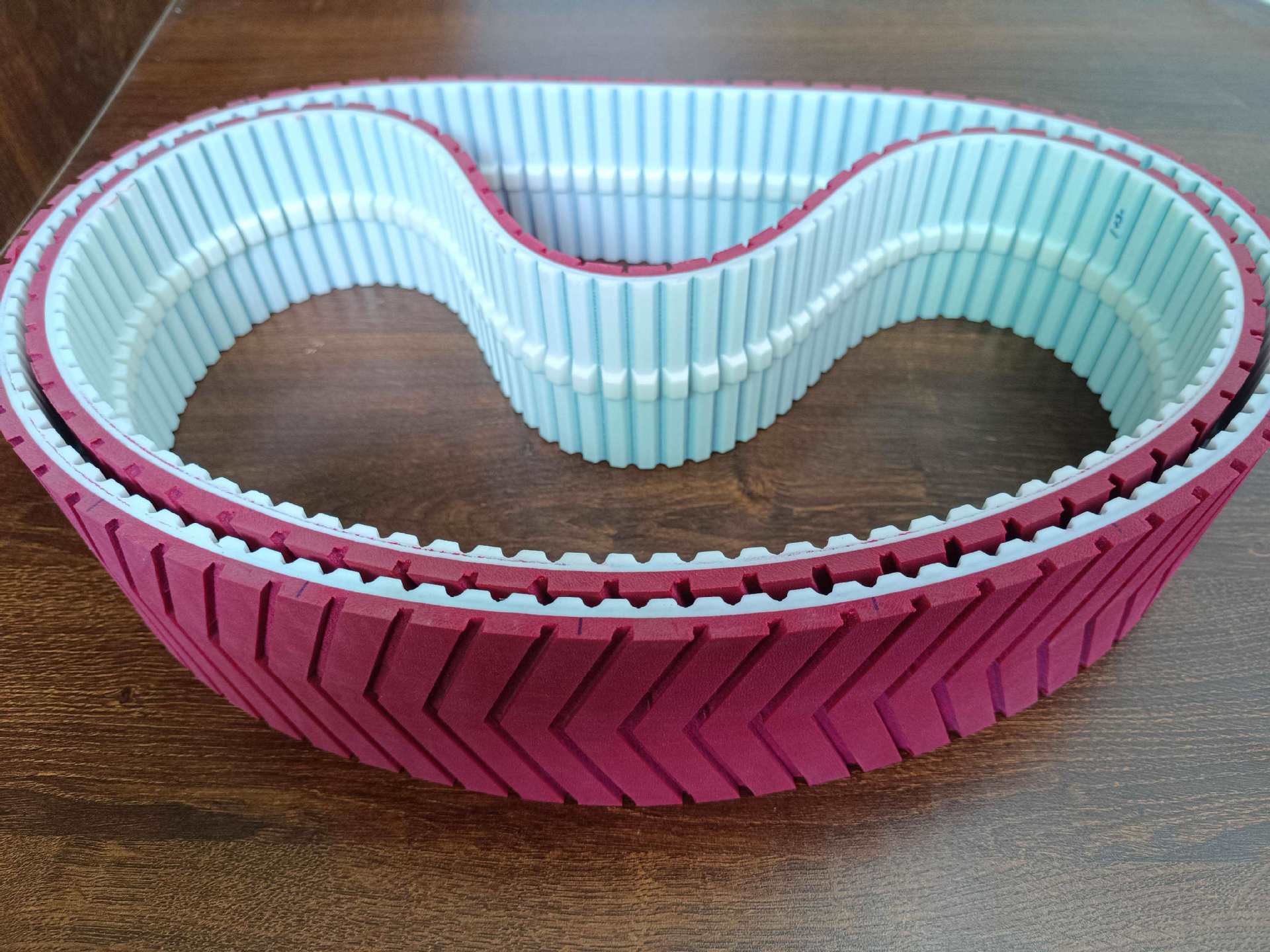 定、制AT10 8M聚氨酯同步带加红胶黑色橡胶人字形光伏板机器人履