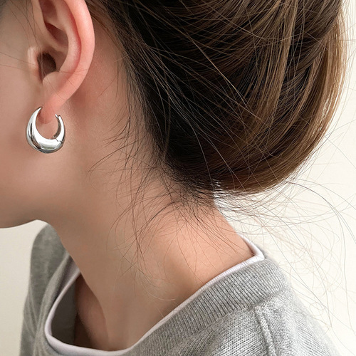 Simple water drop earrings for women Korean personality S925 silver needle ear button ins niche design versatile earring trend
