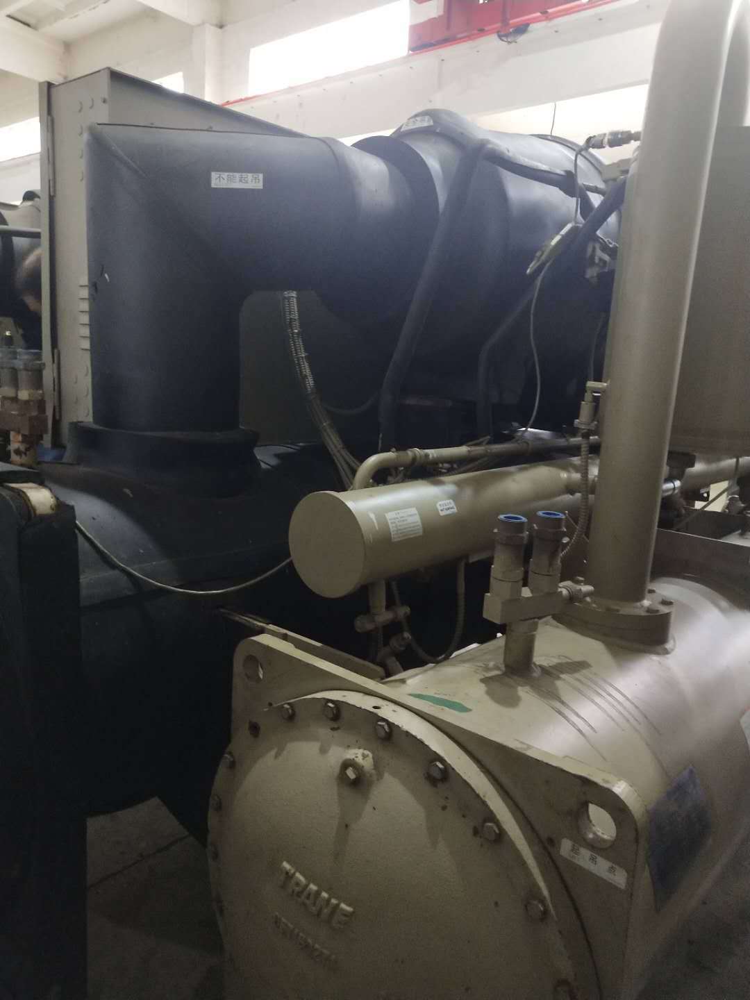 急转出售二手中央空调特灵螺杆机RTHDD2D2E2/1167.7kw/332冷吨