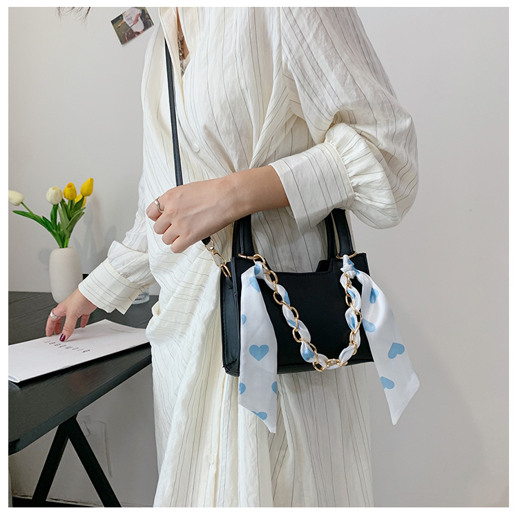 Retro Popular Small Fashion Women 2021 New Korean Style Fashion Solid Color Silk Scarf Thick Chain Shoulder Crossbody Baguette Bag display picture 5